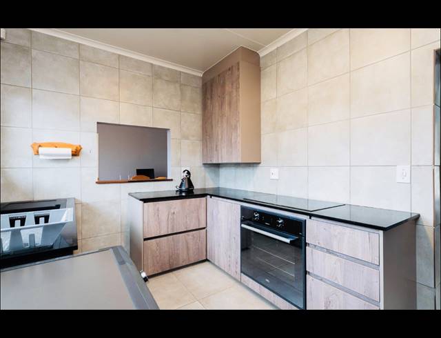 4 BEDROOM FREEHOLD FOR SALE IN BRACKENHURST